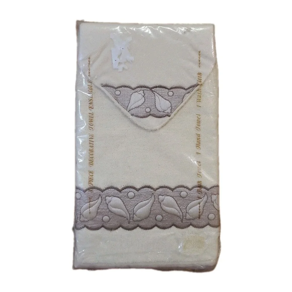 Vintage 3 Piece Towel Set Beige Bath Hand Wash Towels Shells Beach Seashell